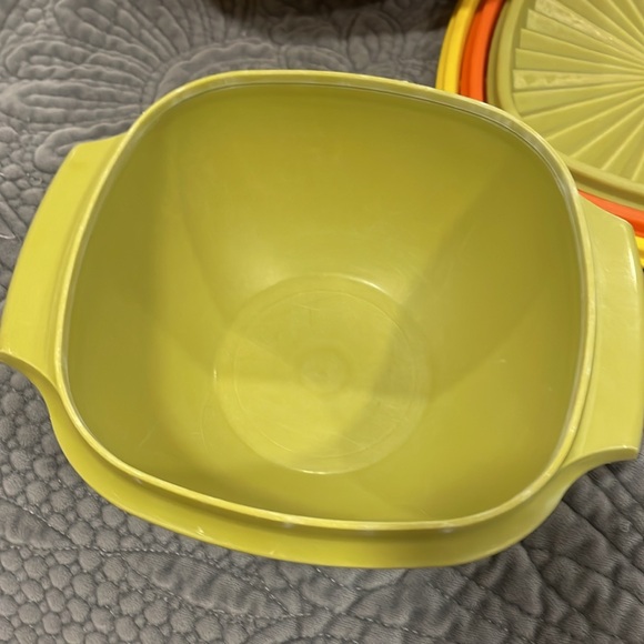 Vintage Tupperware Servalier bowls and lids. Great condition. Set of three - Picture 2 of 13